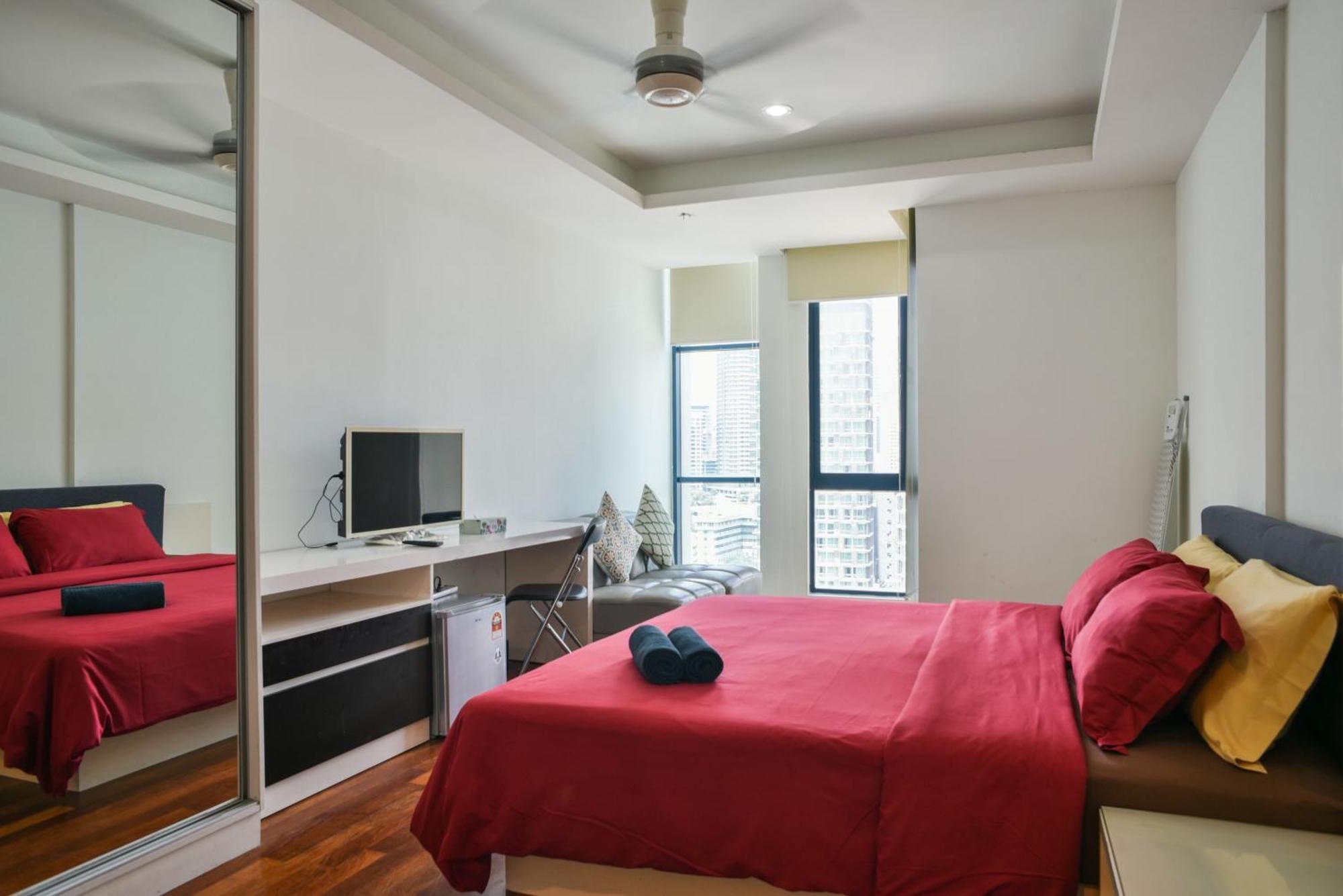 Couple At Casa Residency 5 Mins Walk To Lrt, Jalan Alor & Bukit Bintang Apartment *