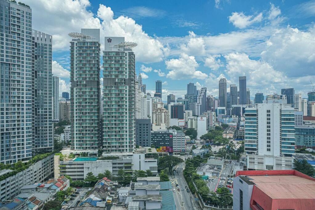 Couple At Casa Residency 5 Mins Walk To Lrt, Jalan Alor & Bukit Bintang Apartment *