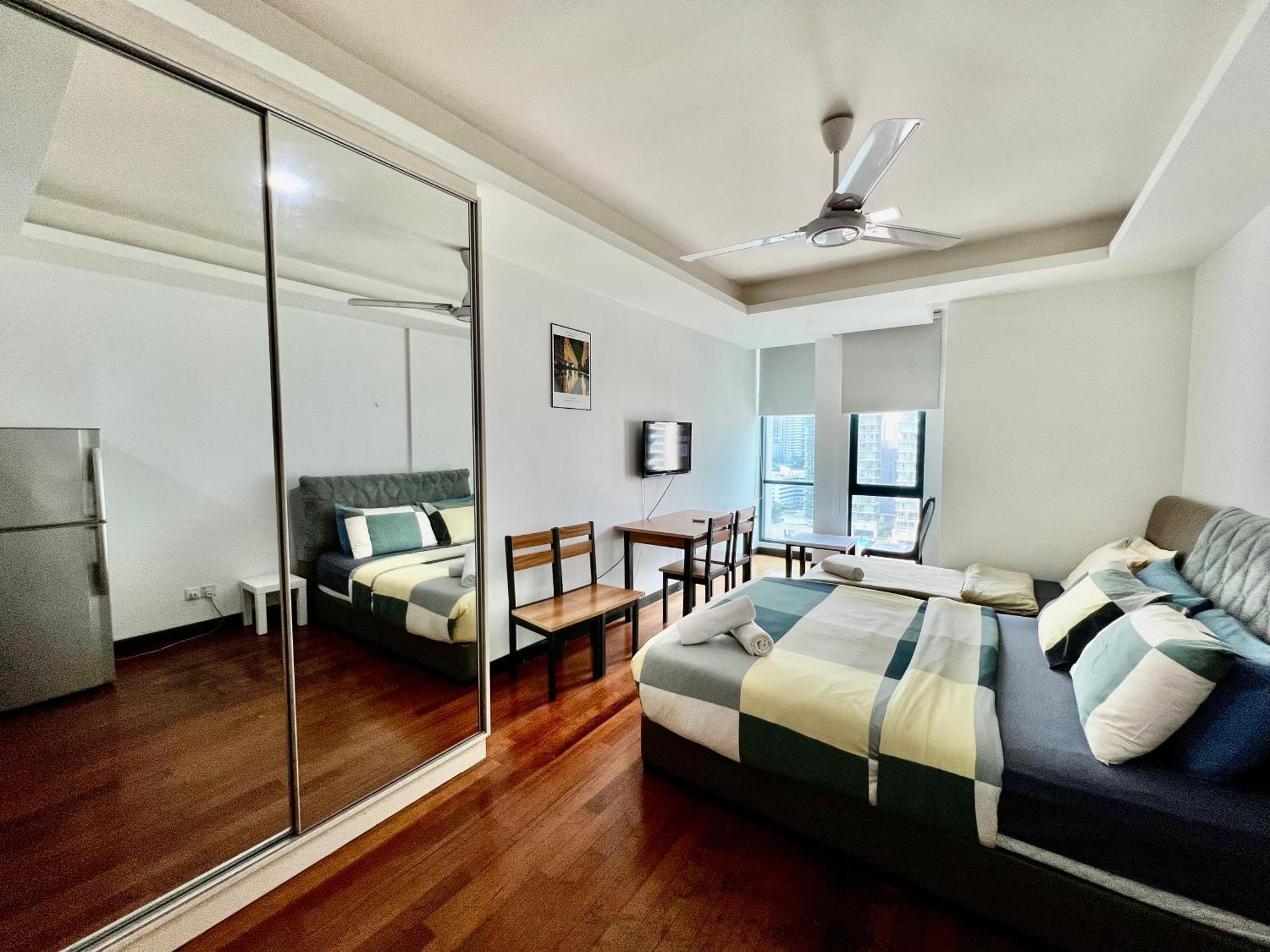 Couple At Casa Residency 5 Mins Walk To Lrt, Jalan Alor & Bukit Bintang Apartment