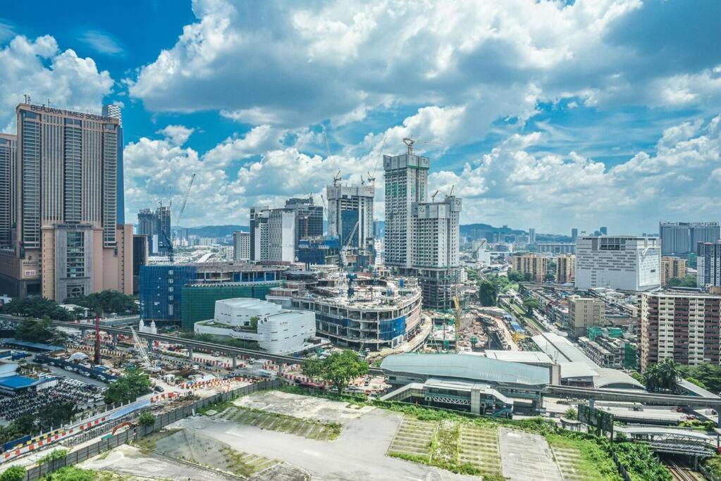 Couple At Casa Residency 5 Mins Walk To Lrt, Jalan Alor & Bukit Bintang Kuala Lumpur