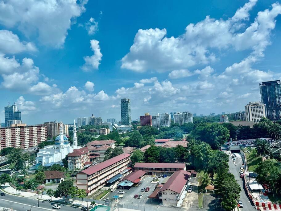 Couple At Casa Residency 5 Mins Walk To Lrt, Jalan Alor & Bukit Bintang * Kuala Lumpur