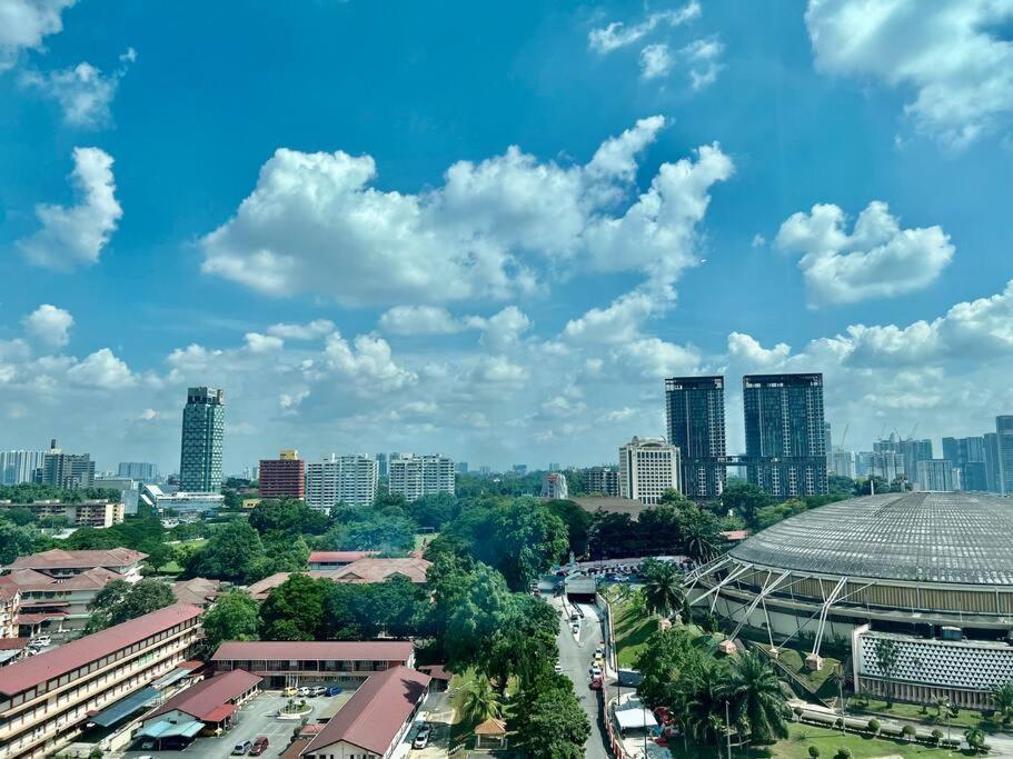 Couple At Casa Residency 5 Mins Walk To Lrt, Jalan Alor & Bukit Bintang