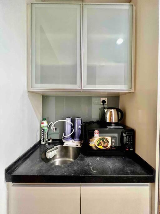 Couple At Casa Residency 5 Mins Walk To Lrt, Jalan Alor & Bukit Bintang