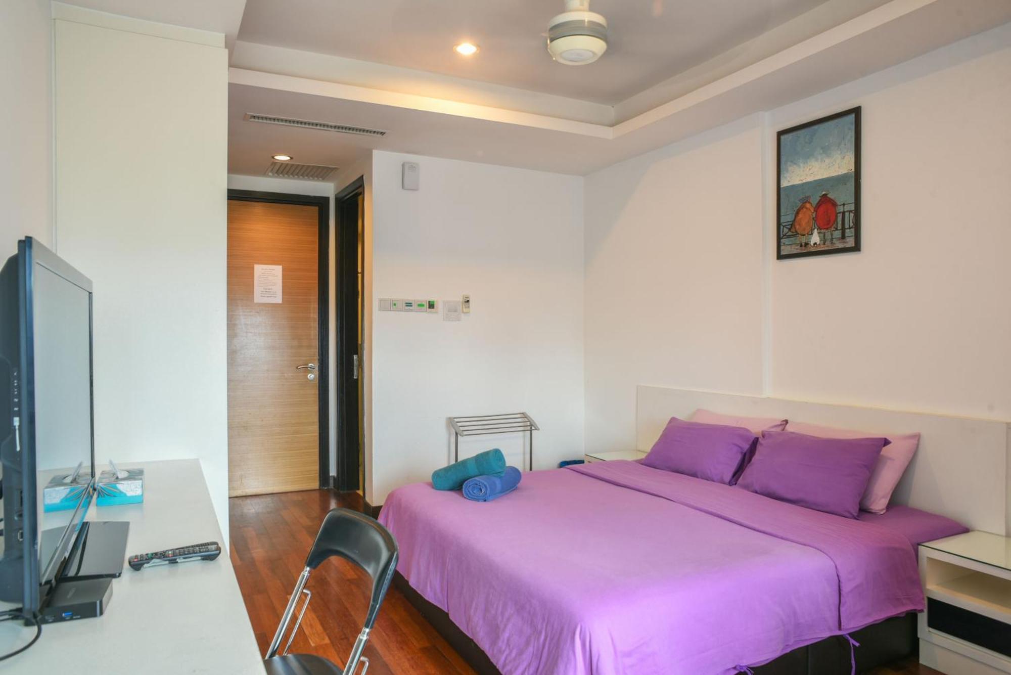 Couple At Casa Residency 5 Mins Walk To Lrt, Jalan Alor & Bukit Bintang