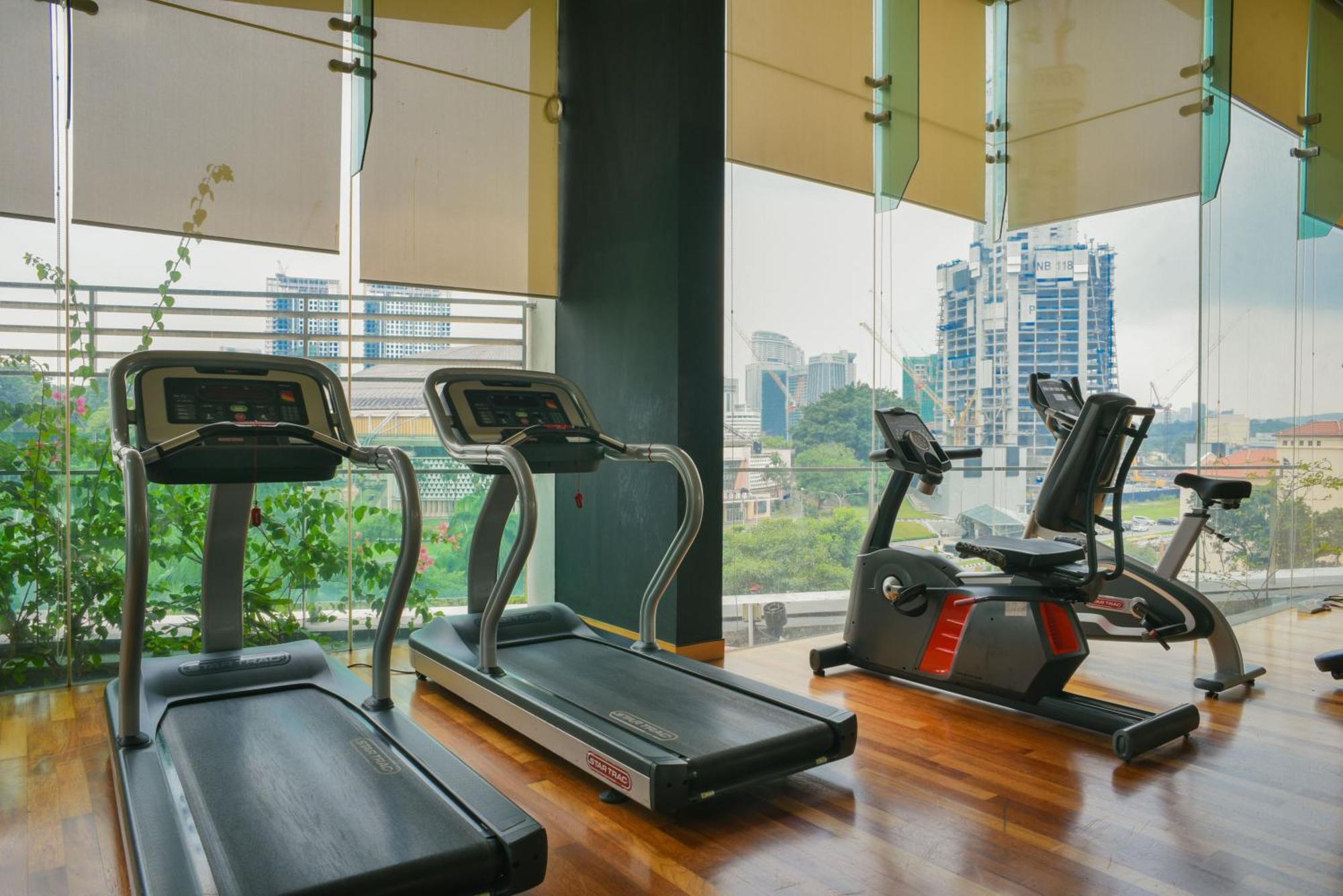 Couple At Casa Residency 5 Mins Walk To Lrt, Jalan Alor & Bukit Bintang