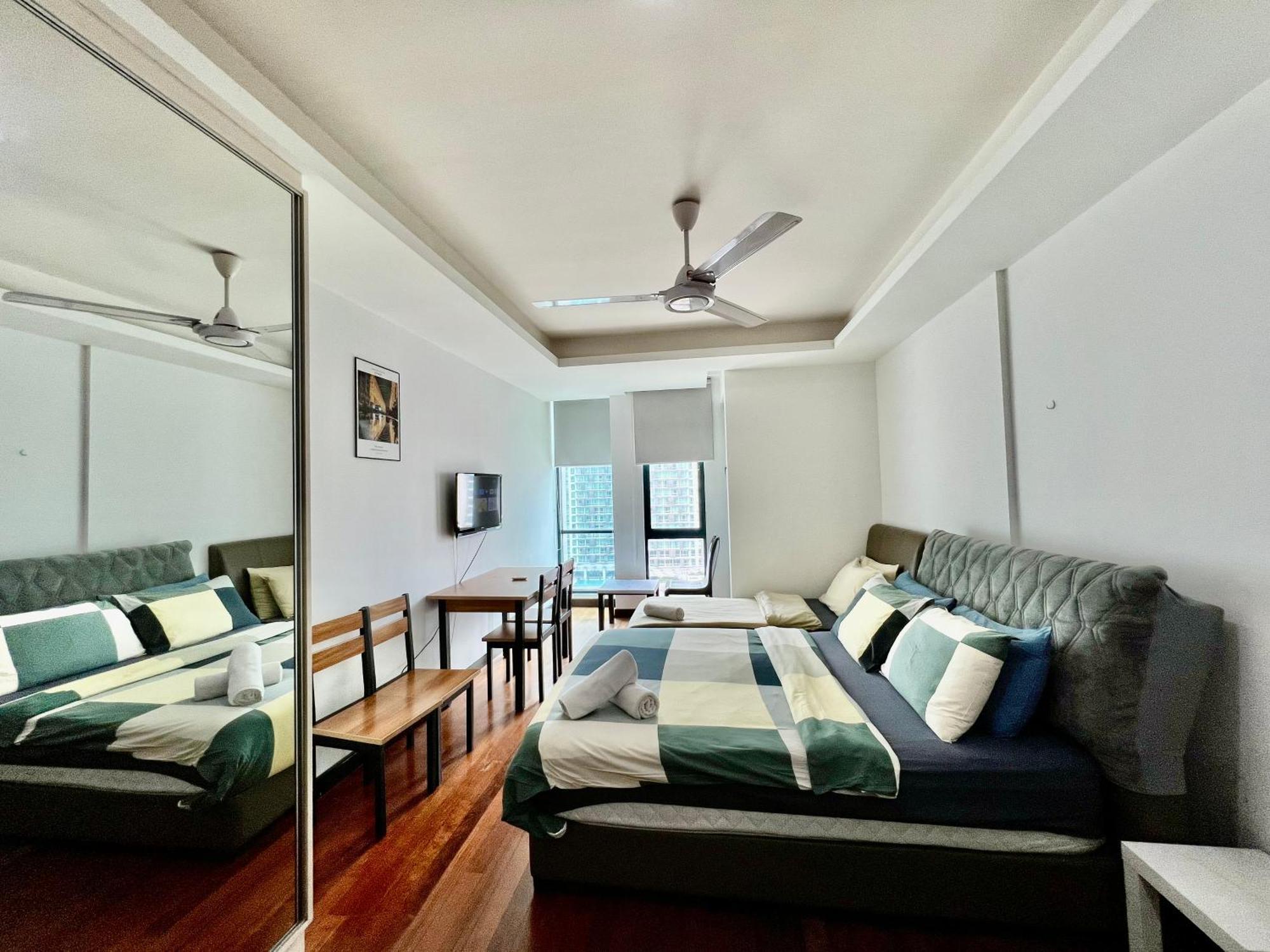 Couple At Casa Residency 5 Mins Walk To Lrt, Jalan Alor & Bukit Bintang *